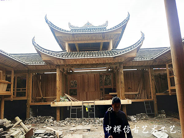 中堡子上坊村（梁氏宗祠古戲臺）
